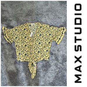 NWT - MAX STUDIO - Front tie Floral Top - XS